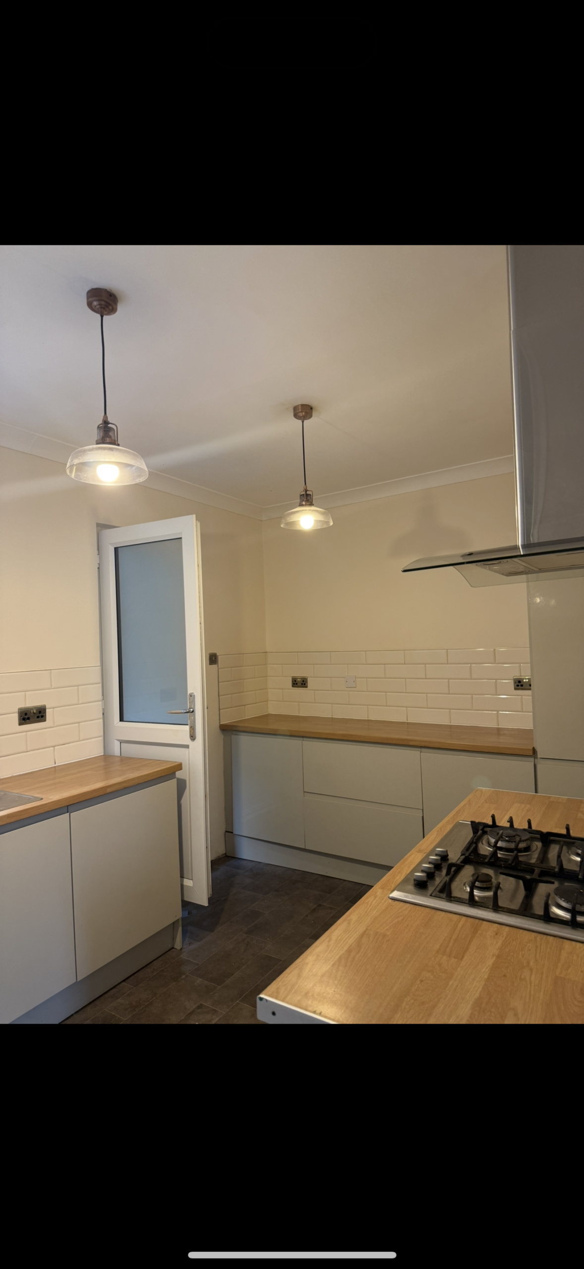 modern-kitchen-pendant-lights-subway-tile