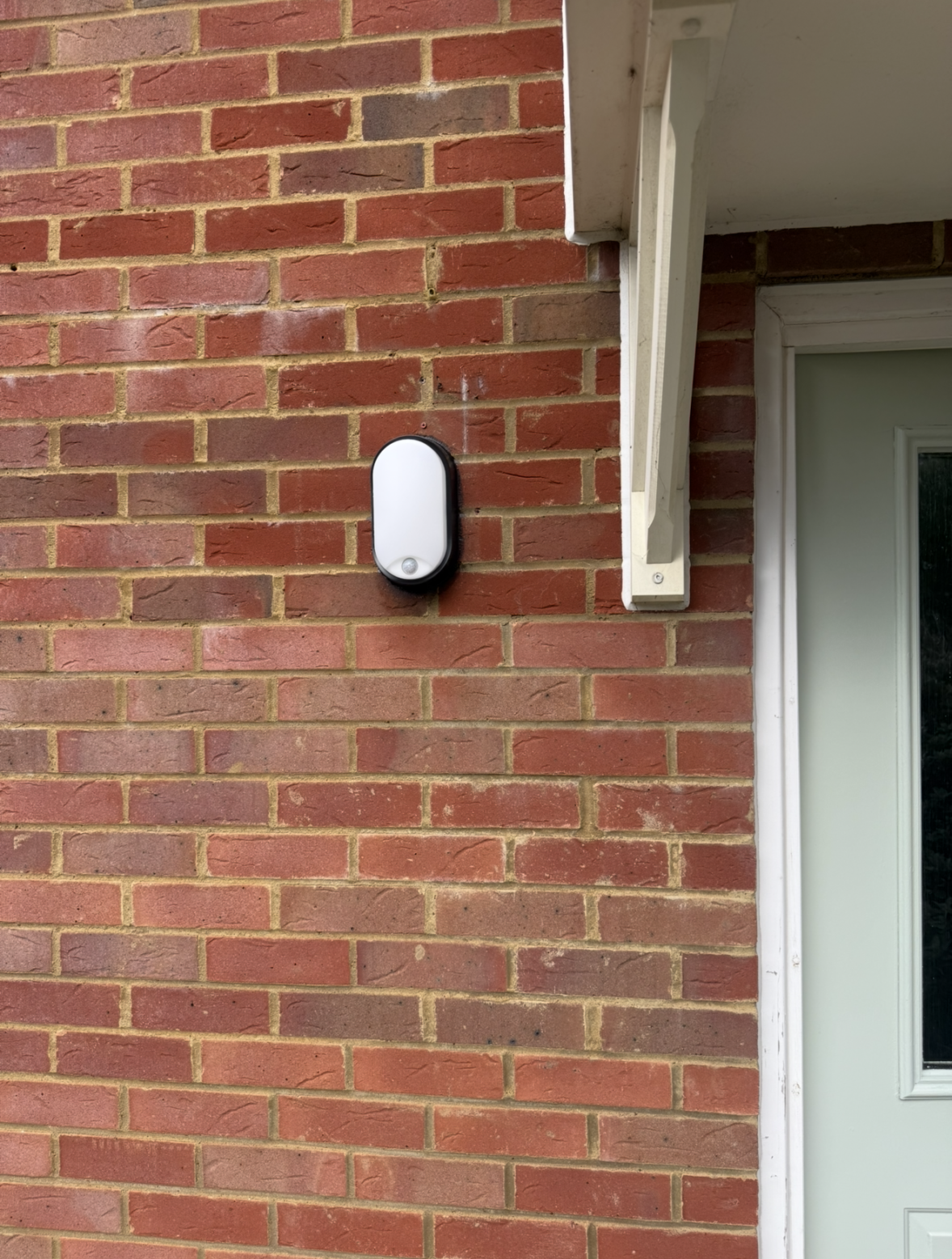 oval-outdoor-bulkhead-security-light-brickwall